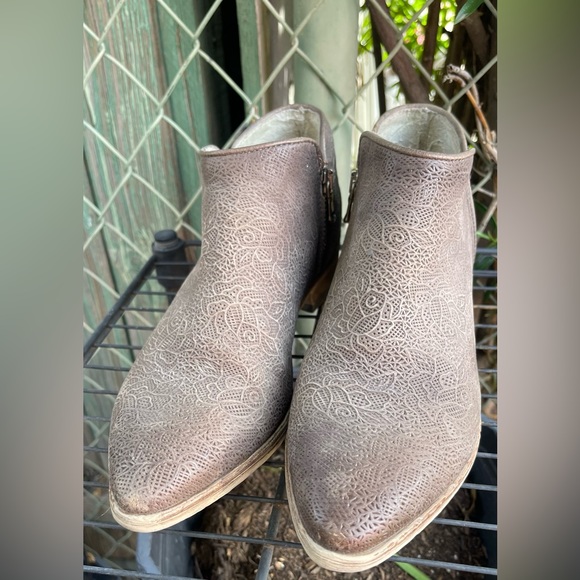 FIRENZE gray tooled leather ankle booties size 39 - Picture 2 of 6